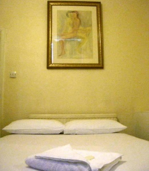Fitzroy/Cosmo Hotel لندن الغرفة الصورة